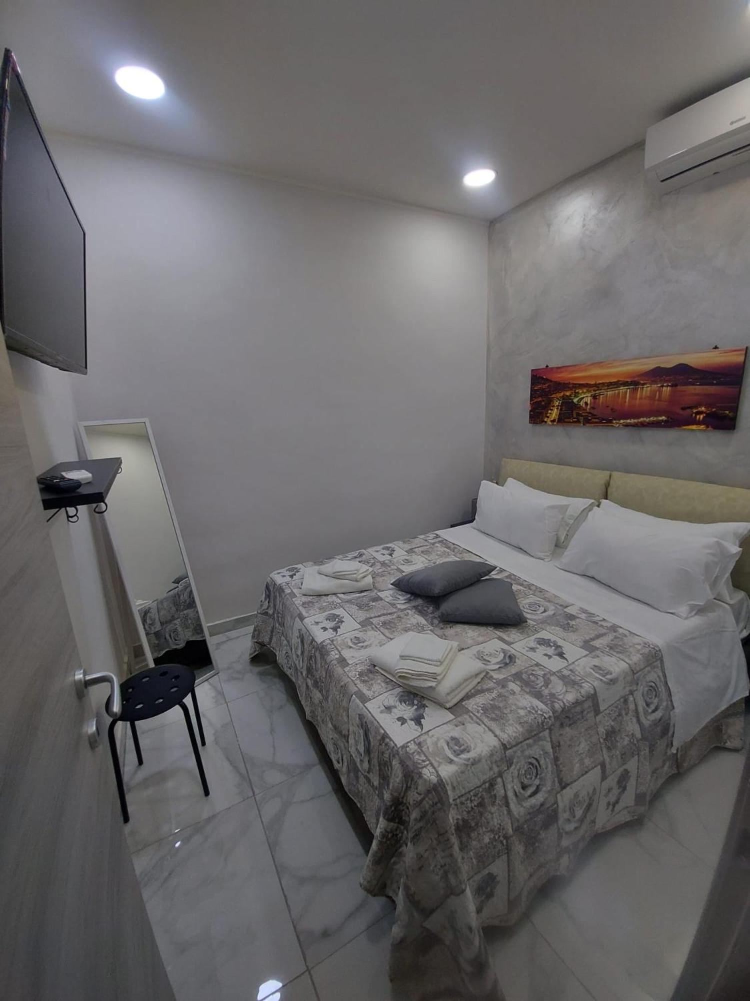 Syria House * Naples